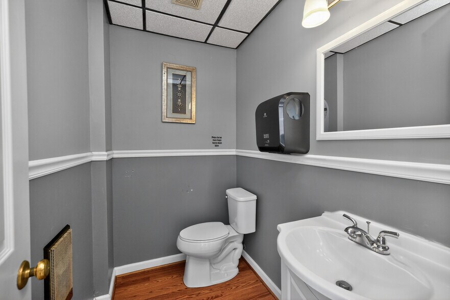 More Photos Of 205 Otter St, Danville Specialty For Sale