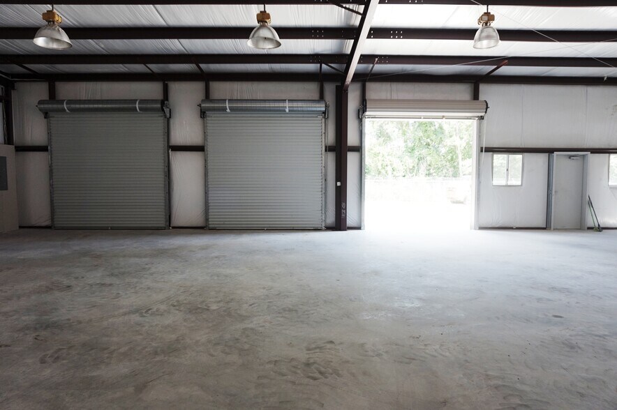 More Photos Of 18688 Summer Hills Blvd, Porter Light Manufacturing For Lease