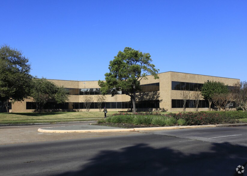 More Photos Of 2424 Wilcrest Dr, Houston Office For Lease