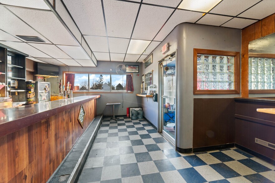 More Photos Of 1321 Commonwealth Ave, Duluth Storefront For Sale