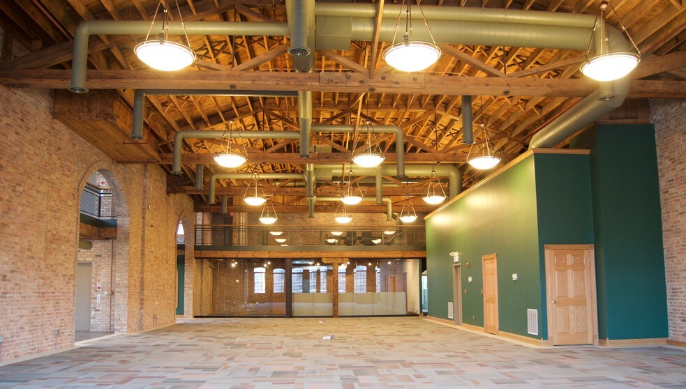 More Photos Of 1 Douglas Ave, Elgin Loft Creative Space For Lease