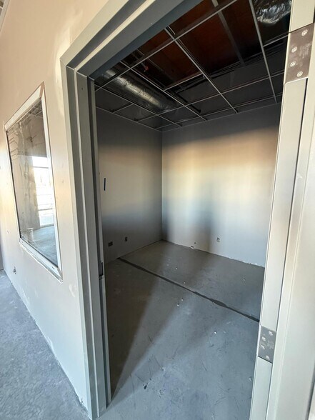 More Photos Of 115 Parkway Dr, Rincon Unknown For Lease