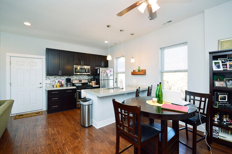 More Photos Of 1501 W Superior St, Chicago Apartments For Sale