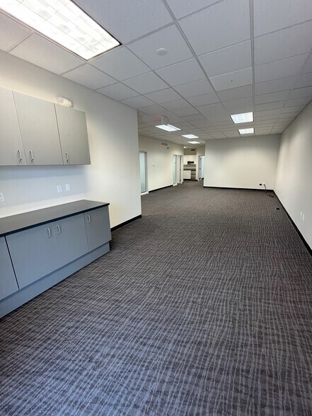 More Photos Of 2232-2244 Centennial Rd, Toledo Office For Lease