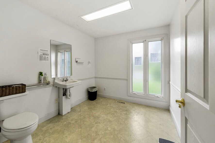 More Photos Of 236 Miller Ave, Crossville Medical For Sale