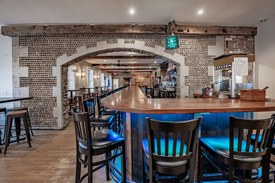 More Photos Of 310 Lake St, Wilson Hotel For Sale