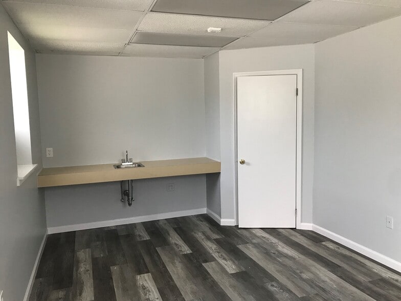 More Photos Of 3400 Carlins Park Dr, Baltimore Manufacturing For Lease