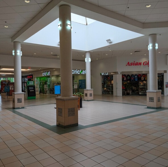 More Photos Of 123 Palmer Park Mall, Easton Unknown For Lease