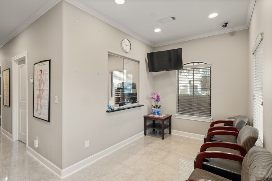 More Photos Of 442 Park Grove Dr, Katy Medical For Sale