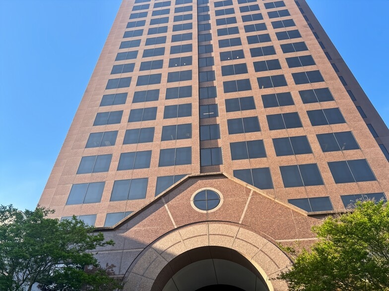 More Photos Of 999 Waterside Dr, Norfolk Coworking Space