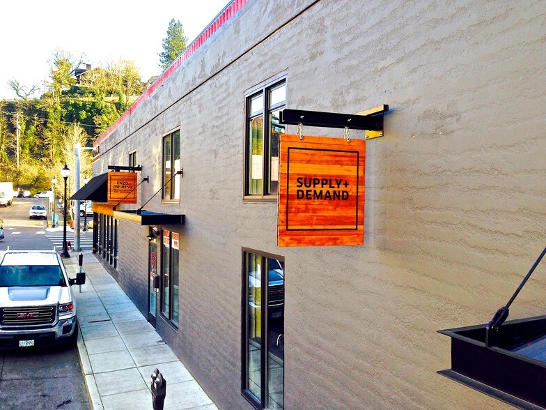 More Photos Of 517 Main St, Oregon City Storefront For Lease