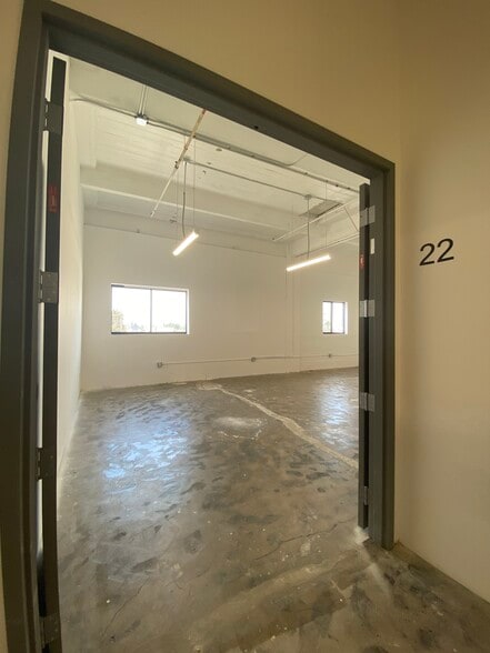 More Photos Of 901 E 31st St, Los Angeles Manufacturing For Lease