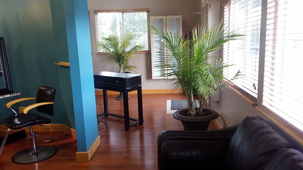 More Photos Of 1041 Shawnee Rd, Lima Freestanding For Lease