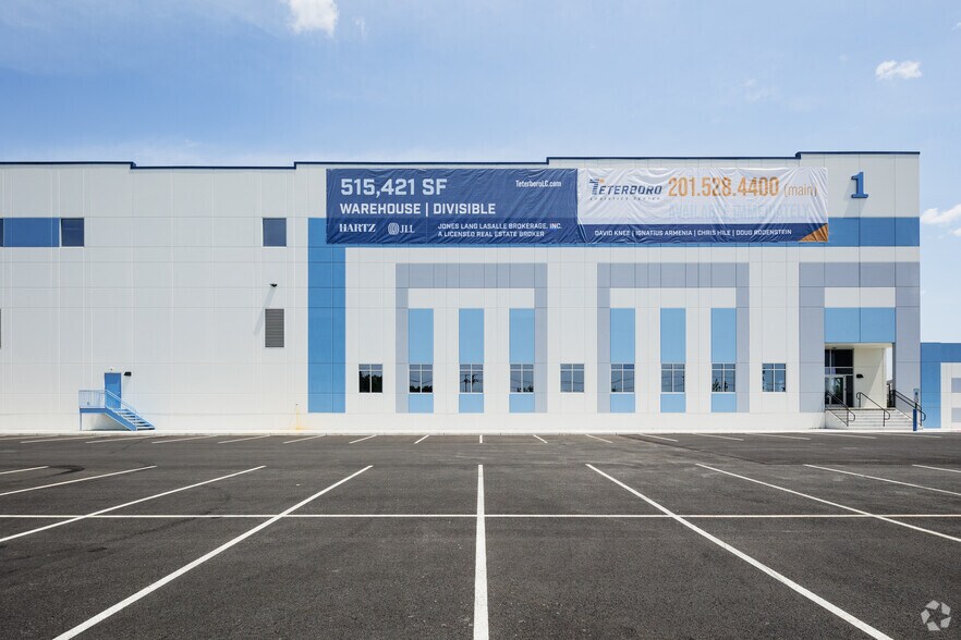 More Photos Of 1 Malcolm Ave, Teterboro Warehouse For Lease