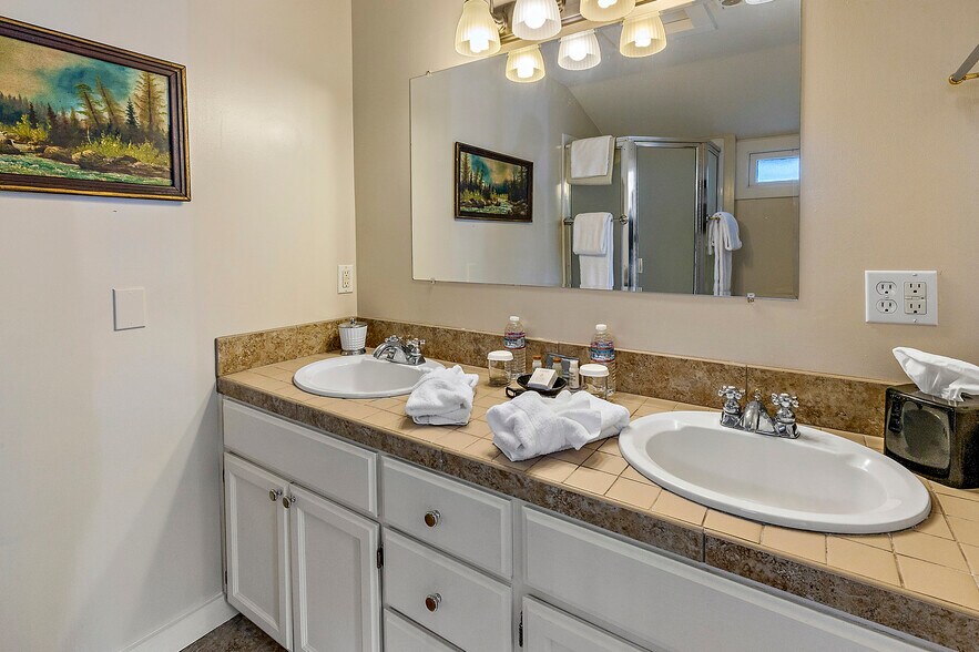 More Photos Of 240 E California St, Jacksonville Hotel For Sale
