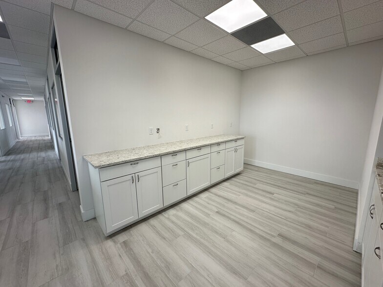 More Photos Of 226-230 N Beach St, Daytona Beach Office For Sale
