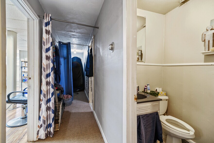 More Photos Of 104 N 3rd St, Kremmling Storefront Retail Residential For Sale