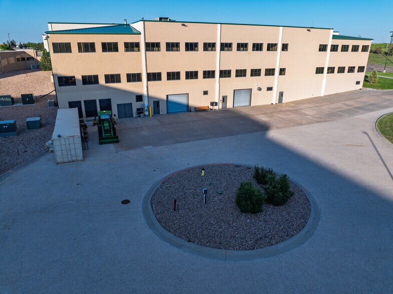 More Photos Of 1 Cabela Dr, Sidney Office For Lease