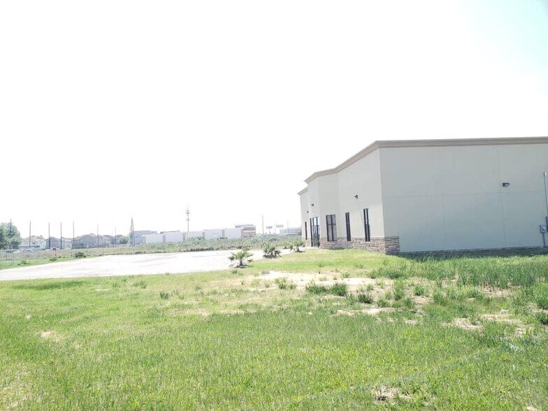 More Photos Of 6603 Langham Dr, Houston Religious Facility For Lease
