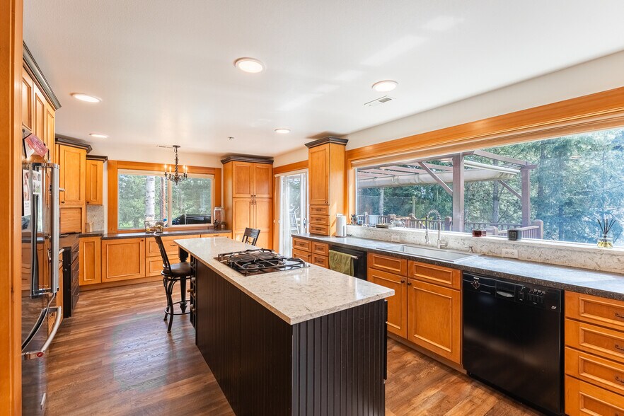 More Photos Of 914 Citadel Dr, Everson Office Residential For Sale