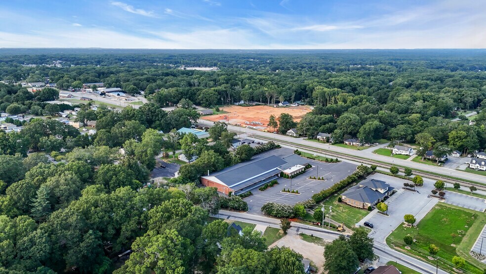 More Photos Of 313 N Main St, Simpsonville Freestanding For Sale