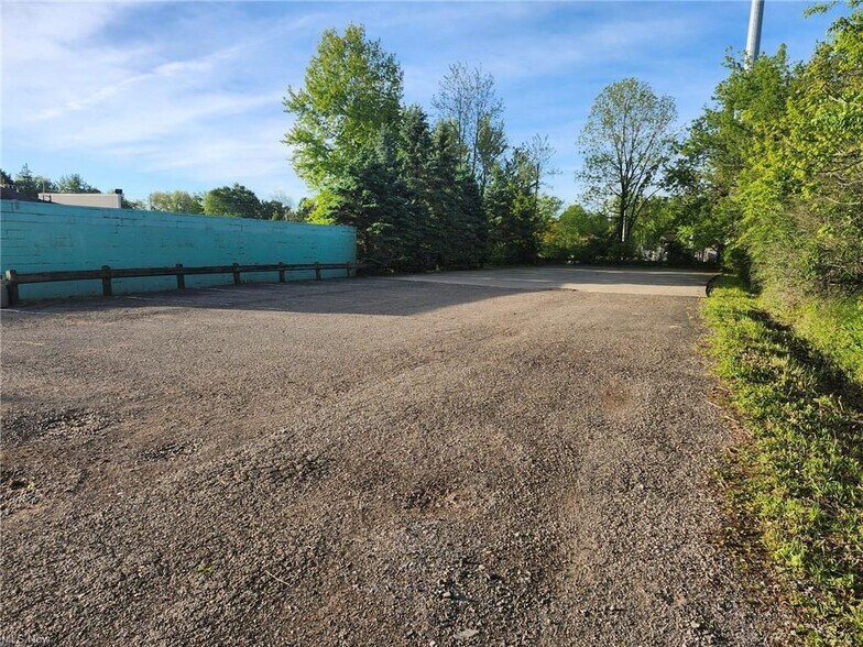 More Photos Of 2337-2355 S Union Ave, Alliance General Retail For Sale