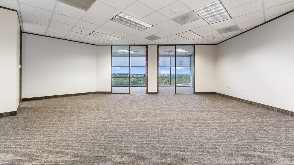 More Photos Of 9101 Lyndon B Johnson Fwy, Dallas Office For Lease
