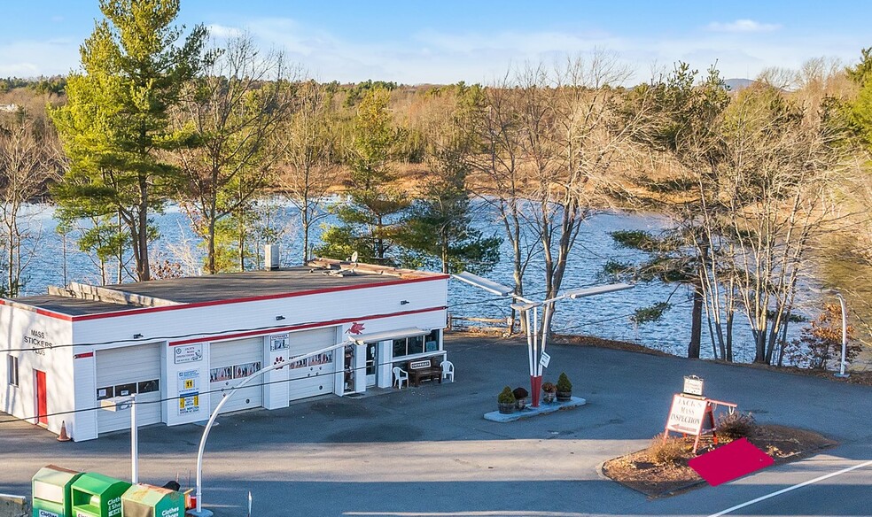 Primary Photo Of 525 Main St, Holden Auto Repair For Sale