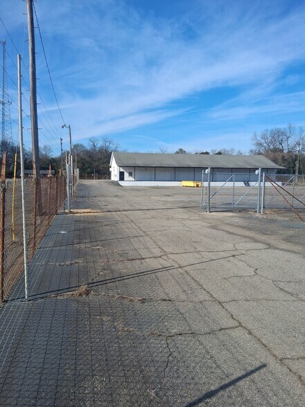 More Photos Of 4453 Broadway, Macon-Bibb Distribution For Lease