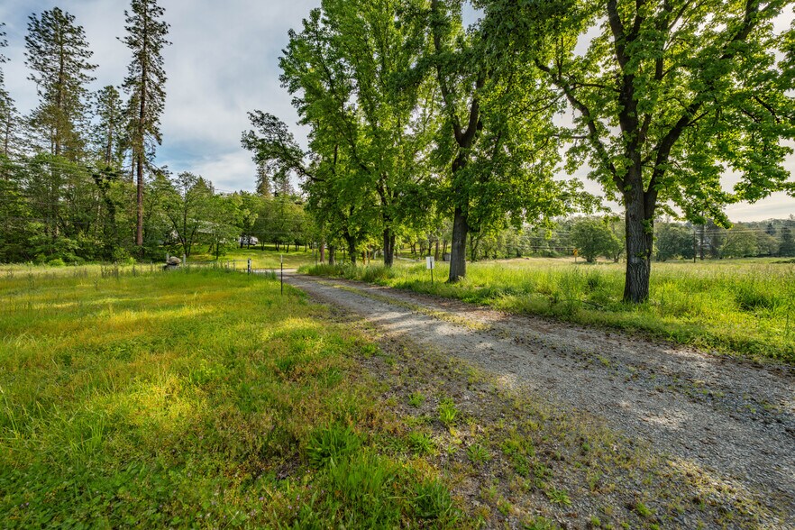 More Photos Of 6531 Lower River Rd, Grants Pass Specialty For Sale