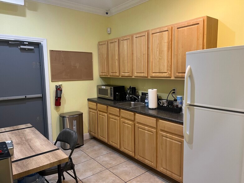 More Photos Of 6916 Linebaugh Ave, Tampa Medical For Lease