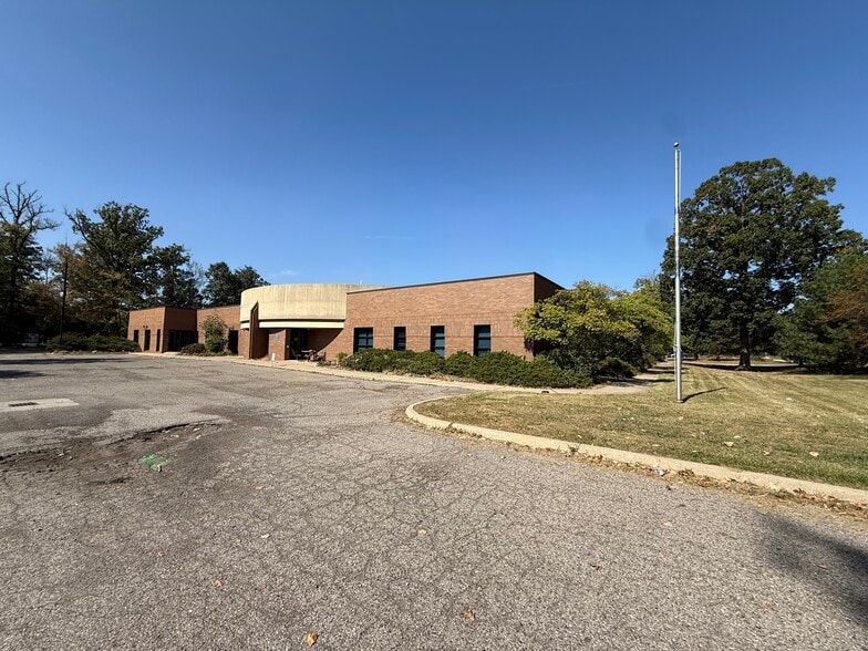 Primary Photo Of 15162 S Commerce Dr, Dearborn Research And Development For Sale