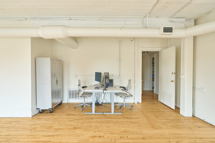 More Photos Of 1539 N Damen Ave, Chicago Office For Lease