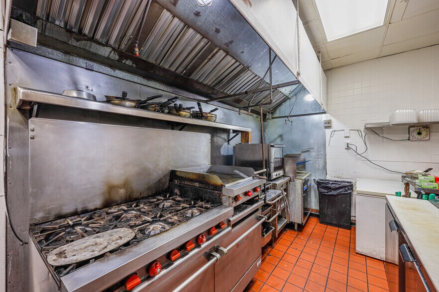 More Photos Of 7100 Sollers Point Rd, Baltimore Restaurant For Sale