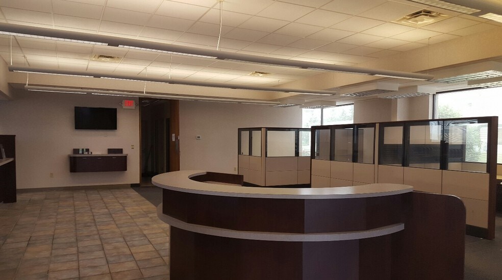More Photos Of 2281 W 4th St, Mansfield Office For Sale