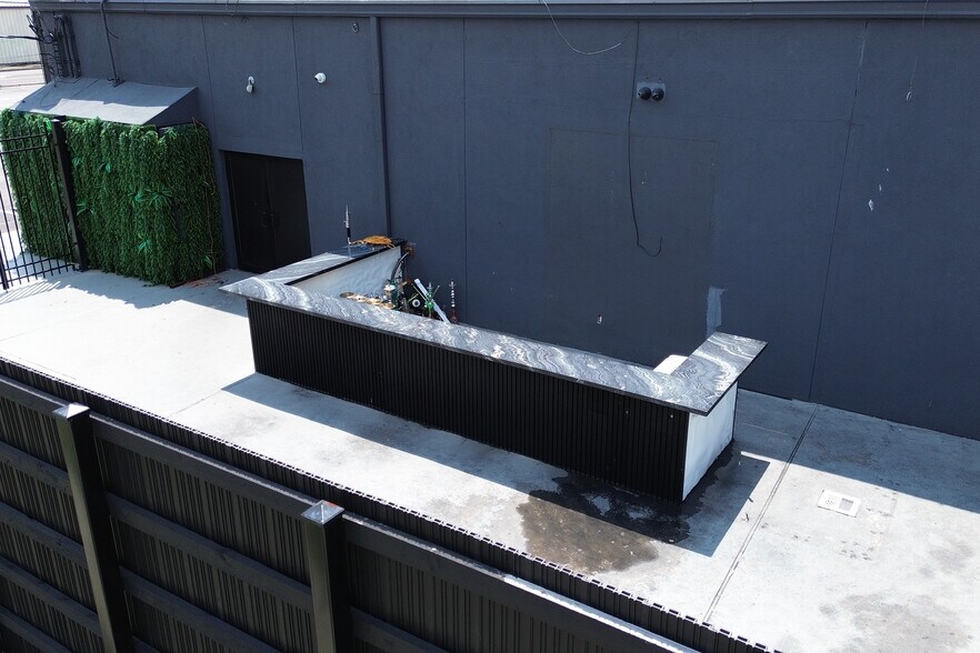 More Photos Of 5002 Washington Ave, Houston Bar For Lease