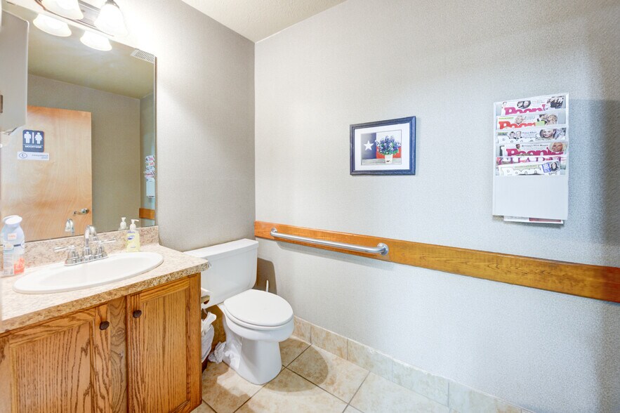 More Photos Of 1321 S John Redditt Dr, Lufkin General Retail For Sale