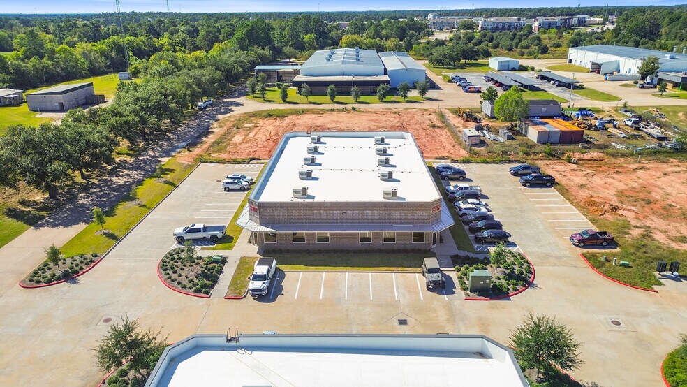 More Photos Of 2517 N Frazier St, Conroe Office For Sale