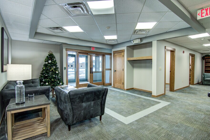 More Photos Of 3624 Oakwood Hills Pky, Eau Claire Office For Sale