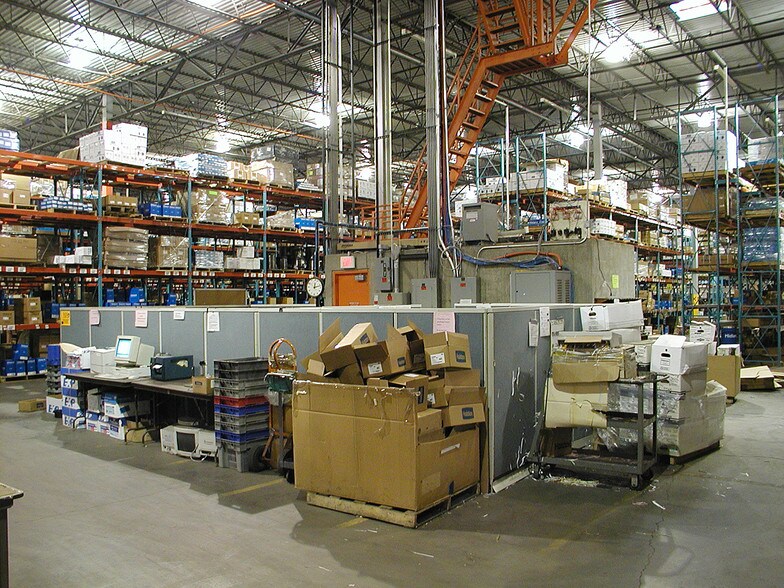 More Photos Of 10707-10715 NW Airworld Dr, Kansas City Warehouse For Lease
