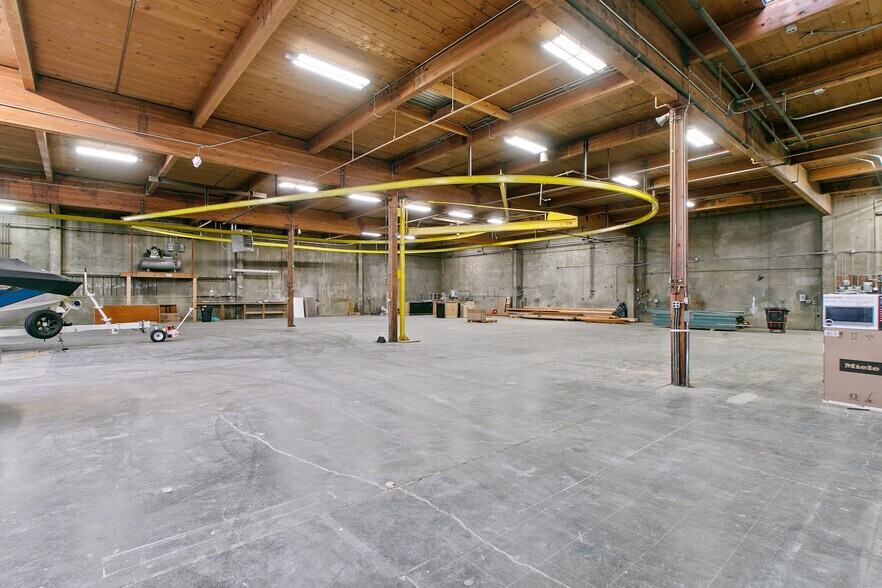 More Photos Of 5805 SW Hood Ave, Portland Warehouse For Lease