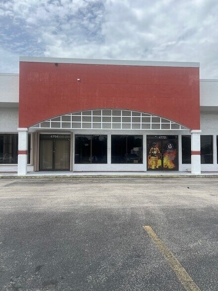 More Photos Of 4830-4882 NW 167th St, Miami Gardens General Retail For Sale