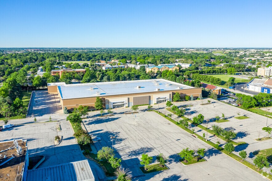 More Photos Of 12381 W 95th St, Lenexa Freestanding For Sale