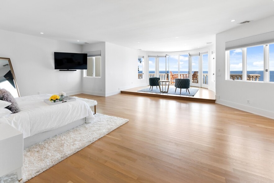 More Photos Of 157 Cliff Rd, Port Jefferson Specialty For Sale