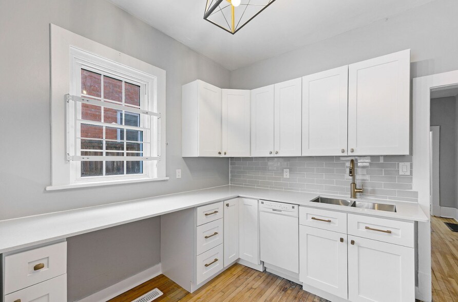 More Photos Of 335-337 St. Patrick St, Ottawa Apartments For Sale