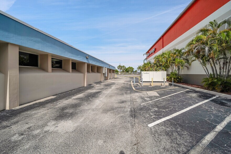 More Photos Of 6061 NE 14th Ave, Fort Lauderdale Medical For Lease