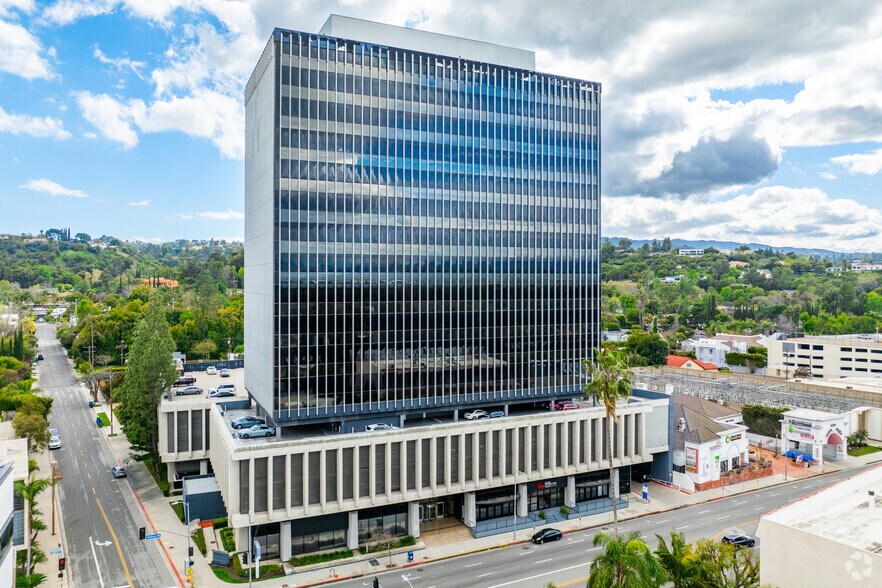 Primary Photo Of 15910 Ventura Blvd, Encino Office For Lease