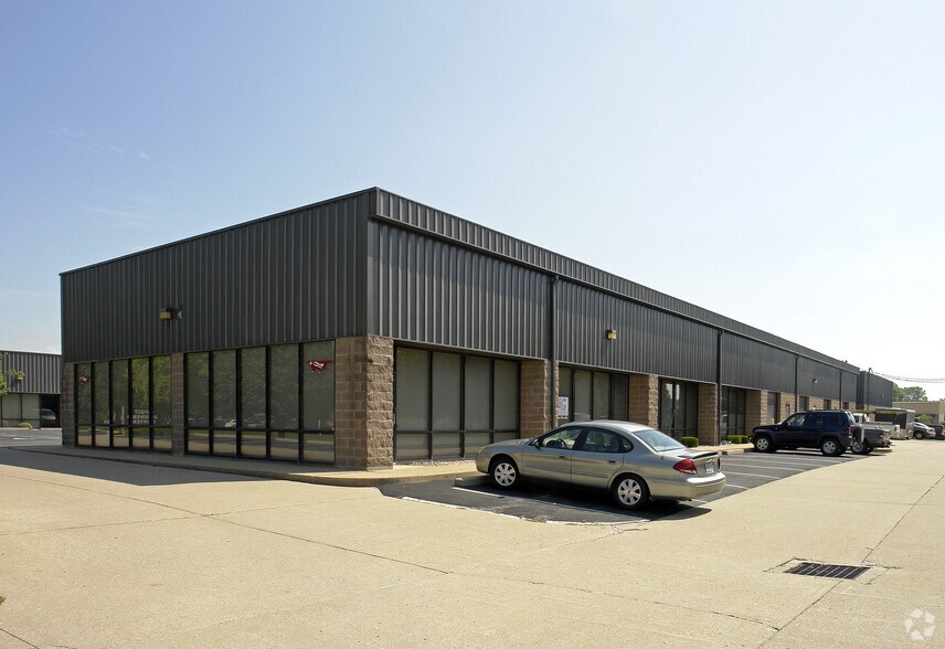 More Photos Of 700 Spirit of St. Louis Blvd, Chesterfield Flex For Lease