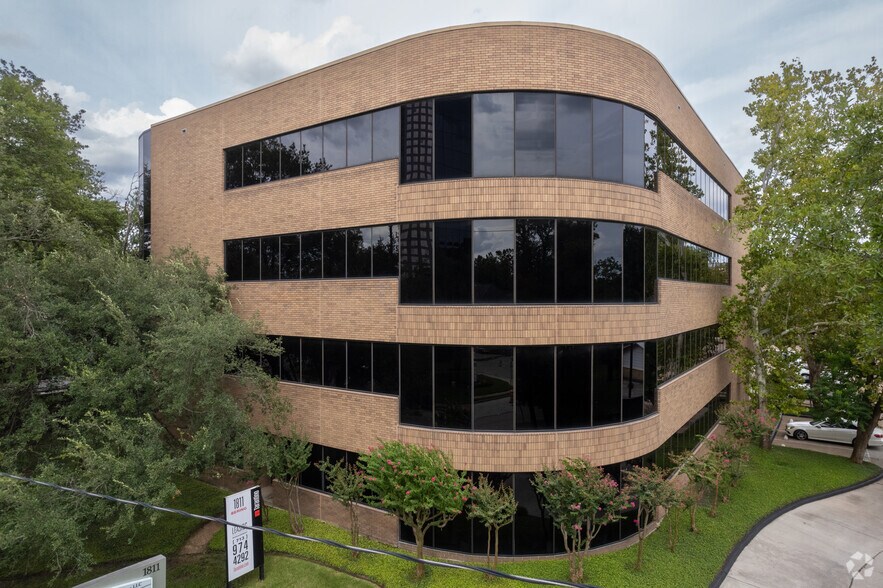 More Photos Of 1811 Bering Dr, Houston Office For Lease