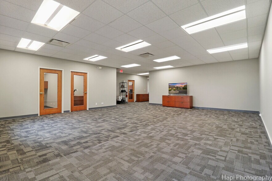 More Photos Of 3 Executive Ct, South Barrington Medical For Lease